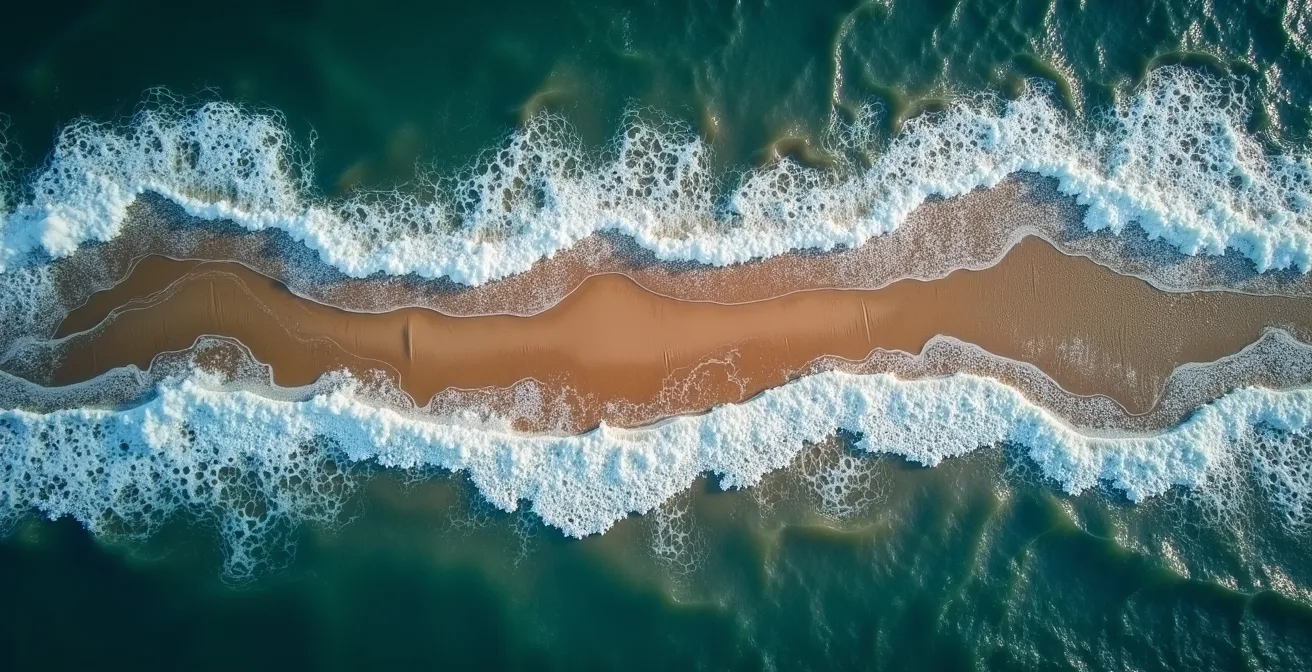 Luchtfoto toont gevaarlijke muistroming in de Noordzee vanaf Zeeuws strand